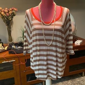 Splendid top with orange ribbing.  3/4 sleeves snd blouson top.